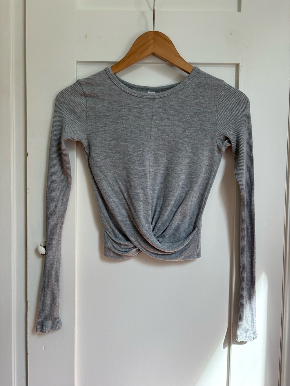 Alo yoga cropped long sleeve top
